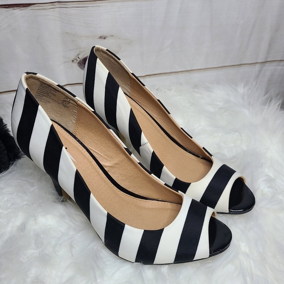 Black and White Striped Peekaboo Toe Pumps - Picture 1 of 6